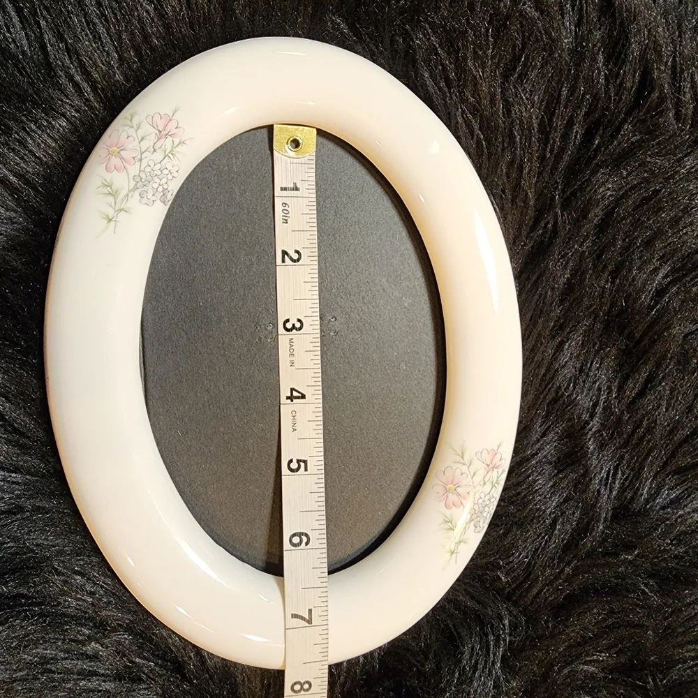 Vintage Floral Oval Picture Frame